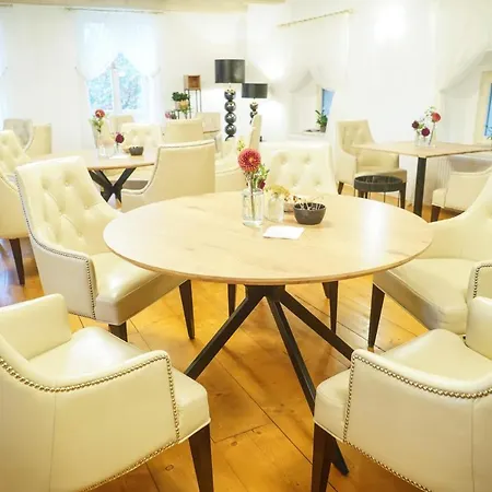 & Restaurant Chateau Trnova 4*