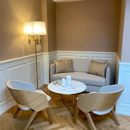 & Restaurant Chateau Trnova فندق