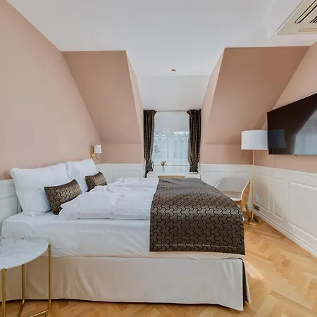 & Restaurant Chateau Trnova Hotel Trnowa (Praga-Zachód)